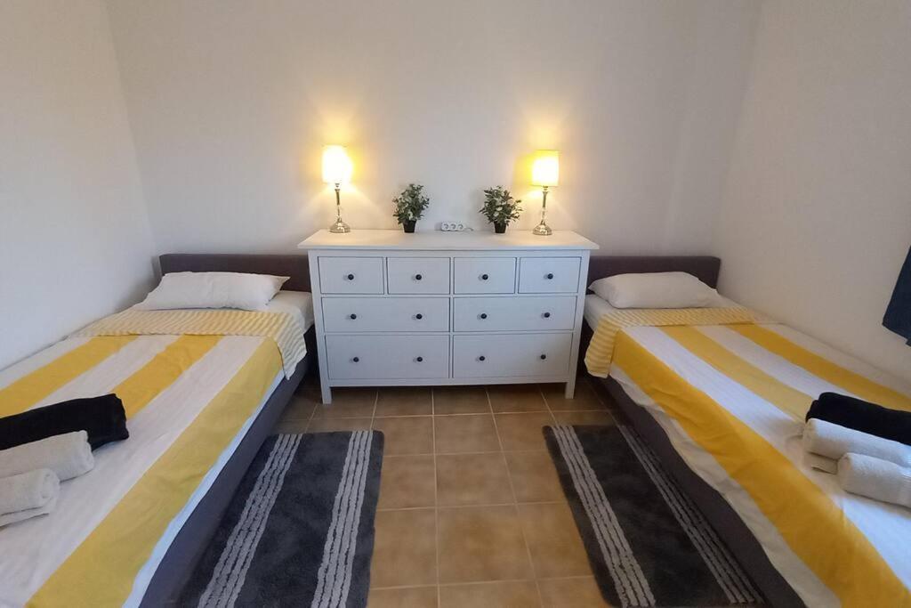 Sunset Suite Victoria Bagian luar foto