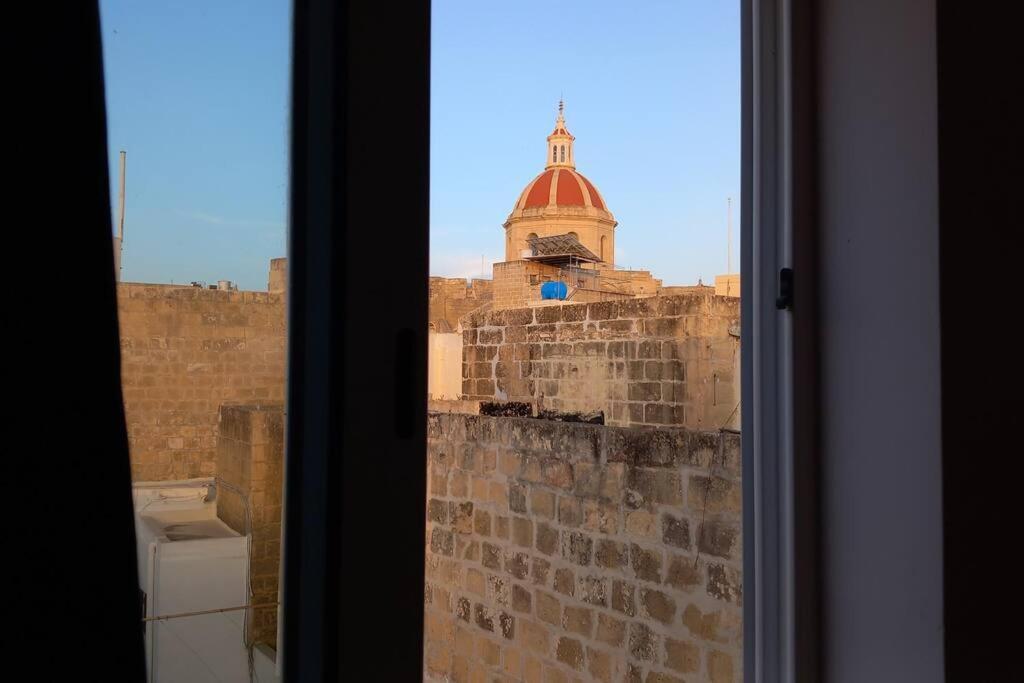 Sunset Suite Victoria Bagian luar foto