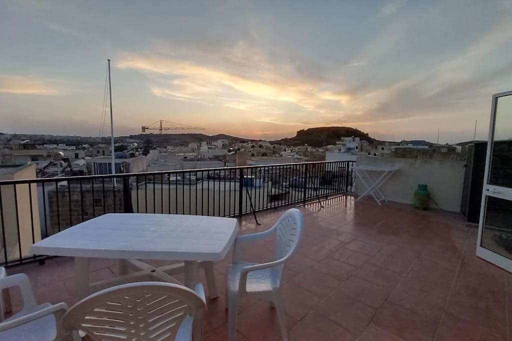 Sunset Suite Victoria Bagian luar foto