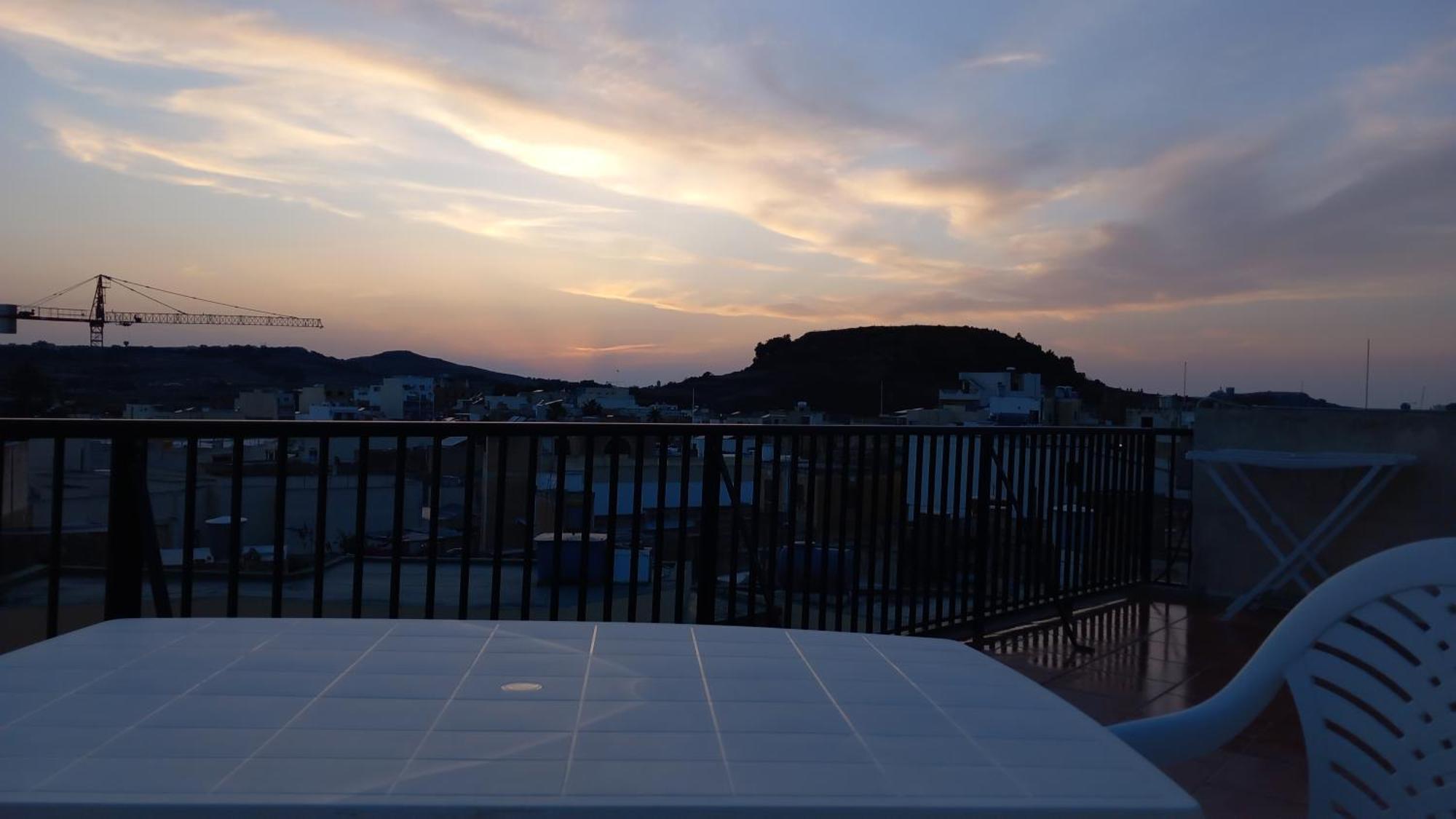 Sunset Suite Victoria Bagian luar foto